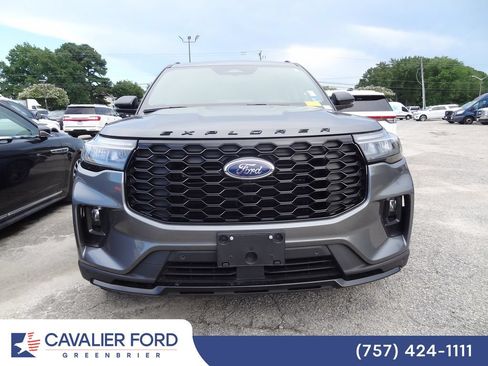 Used 2026 Ford Explorer ST-Line w/ ST-Line Street Pack AWD/4WD image 2