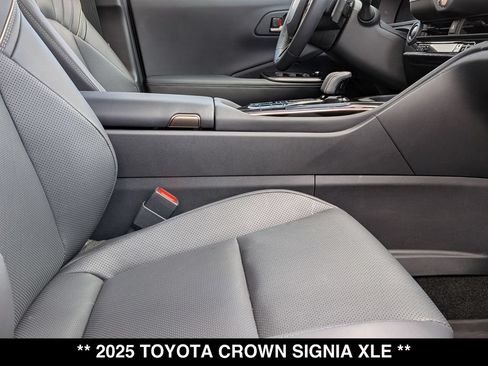 Used 2025 Toyota Crown Signia AWD/4WD image 26