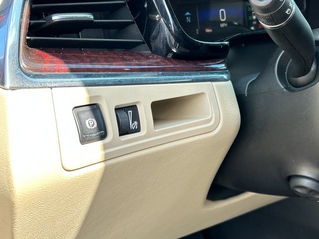 Used 2017 Cadillac XT5 Luxury w/ Driver Awareness Package FWD image 33
