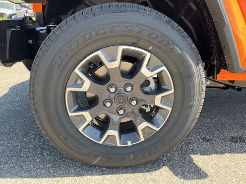 New 2025 Jeep Gladiator Sport w/ Premium Package image 9