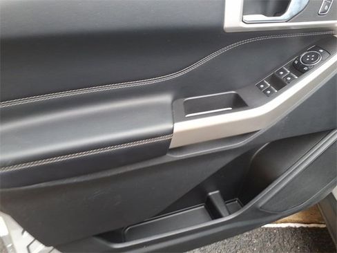 Used 2023 Ford Explorer XLT w/ Class IV Trailer Tow Package image 12