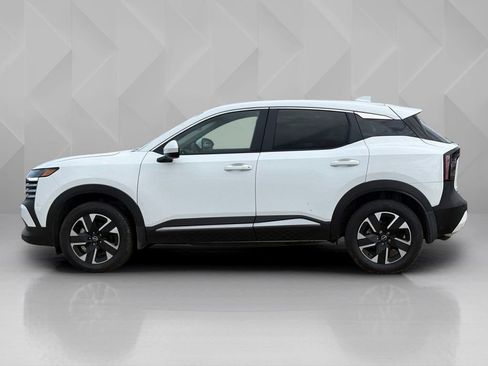 Used 2025 Nissan Kicks SV AWD/4WD image 8