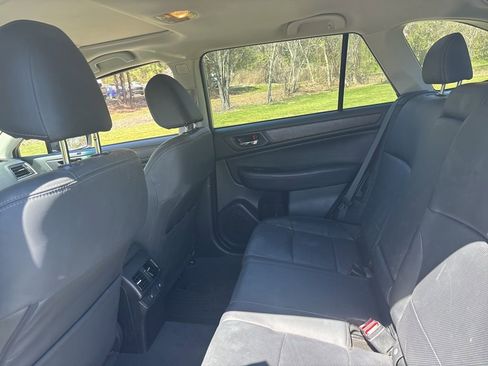 Used 2017 Subaru Outback 2.5i Limited image 9