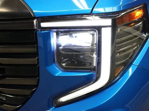 Used 2023 GMC Sierra 1500 AT4X AWD/4WD image 5