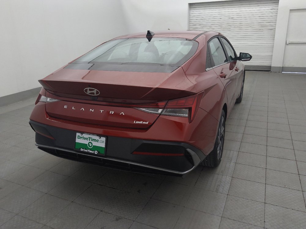 Used 2025 Hyundai Elantra Limited FWD image 9
