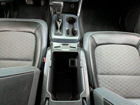 Used 2019 Chevrolet Colorado Z71 AWD/4WD image 32