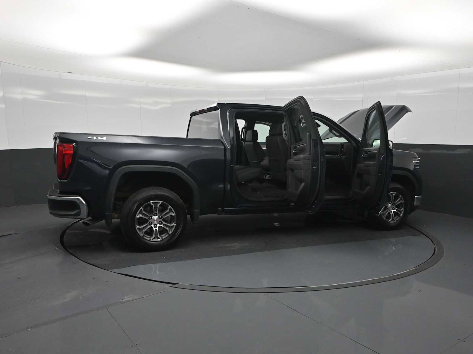 Used 2025 GMC Sierra 1500 SLT AWD/4WD image 28