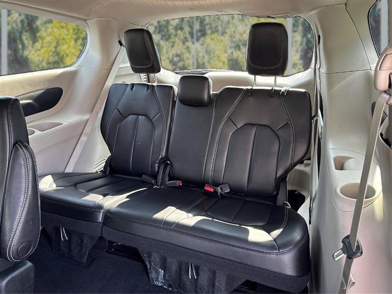 Used 2023 Chrysler Pacifica Touring-L FWD image 31