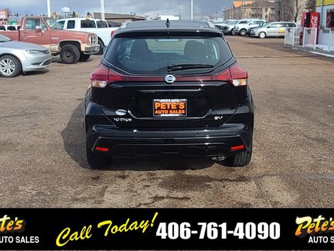 Used 2021 Nissan Kicks SV image 3