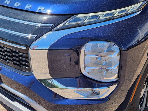 New 2025 Mitsubishi Outlander SE image 5