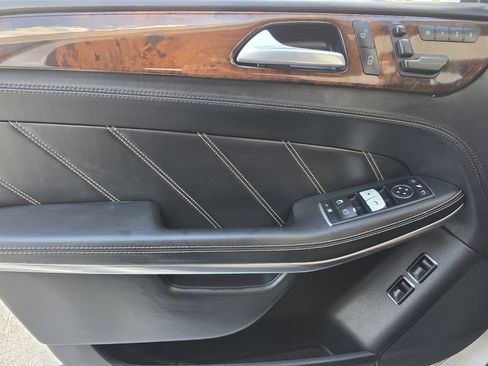 Used 2016 Mercedes-Benz GL 63 AMG 4MATIC image 19
