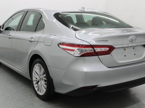 Used 2020 Toyota Camry XLE AWD/4WD image 6