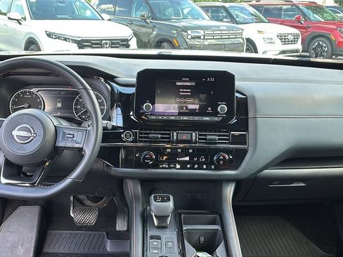 Used 2024 Nissan Pathfinder Rock Creek AWD/4WD image 12