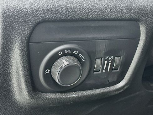 Used 2023 Jeep Grand Cherokee L Laredo RWD image 10