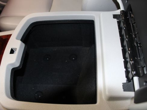 Used 2011 Chevrolet Avalanche LTZ image 16