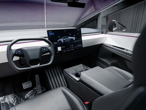 Used 2024 Tesla Cybertruck AWD Crew Cab image 2