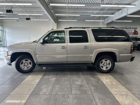 Used 2004 Chevrolet Suburban LT w/ Preferred Equipment Group image 14