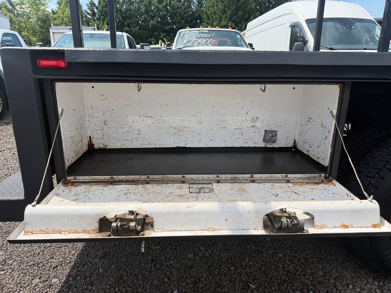 Used 2015 Ford F550 2WD Regular Cab Super Duty image 8