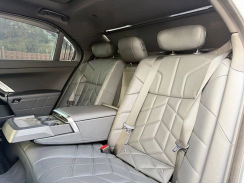 Used 2023 BMW 760i xDrive w/ Parking Assistance Package image 17