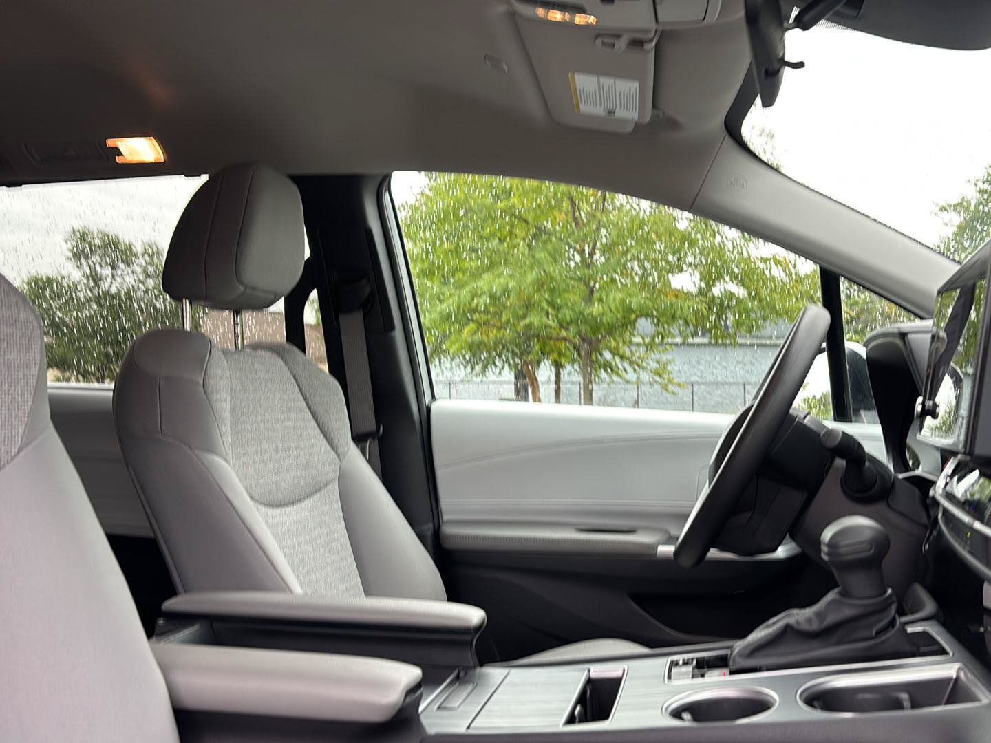 Used 2025 Toyota Sienna LE FWD image 13