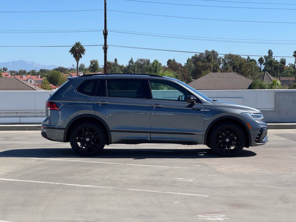 Used 2022 Volkswagen Tiguan SE R-Line FWD image 30