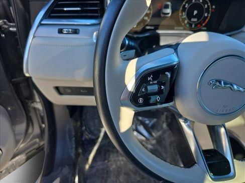 Certified 2025 Jaguar F-PACE R-Dynamic S image 17