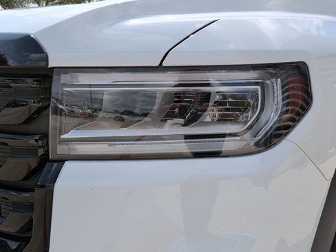 Used 2023 GMC Acadia SLE w/ Driver Convenience Package FWD image 6