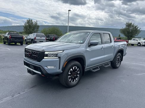 Used 2024 Nissan Frontier PRO-4X AWD/4WD image 3