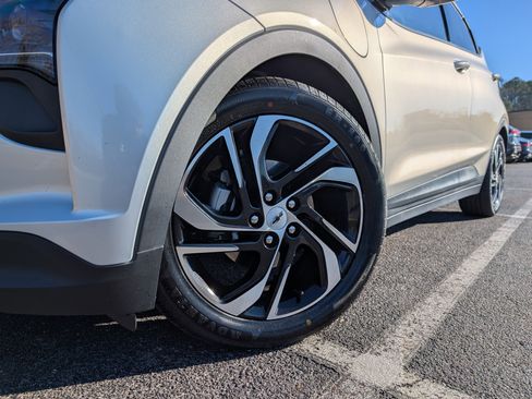 Used 2022 Chevrolet Bolt LT w/ Infotainment Package image 34