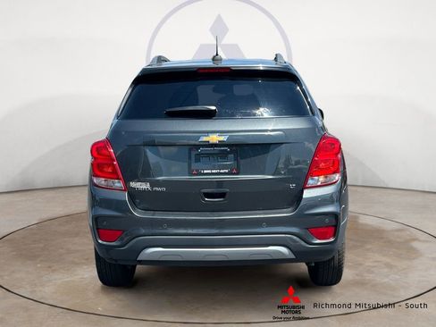 Used 2020 Chevrolet Trax LT w/ Sun & Sound Package AWD/4WD image 4