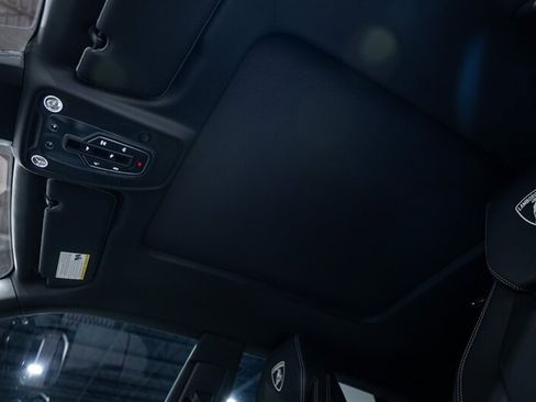 Used 2022 Lamborghini Urus AWD/4WD image 27