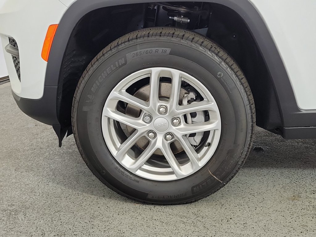 New 2026 Jeep Grand Cherokee Laredo RWD image 9