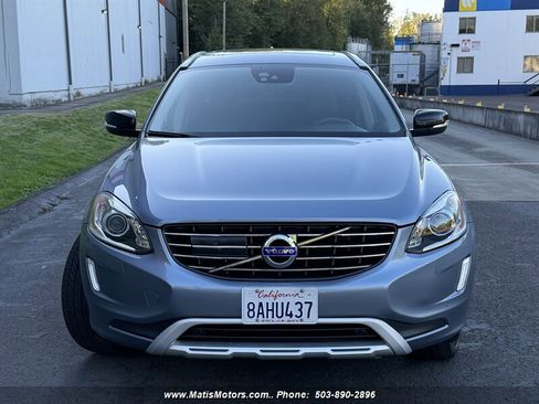 Used 2017 Volvo XC60 T6 Dynamic w/ Advanced Package image 2