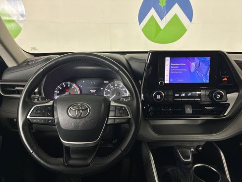 Used 2023 Toyota Highlander LE image 8