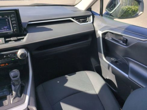 Used 2020 Toyota RAV4 LE image 16