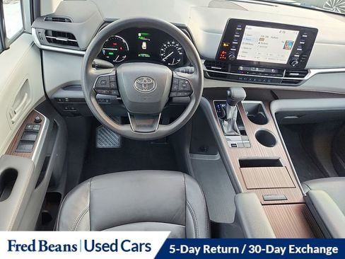 Used 2023 Toyota Sienna LE image 12