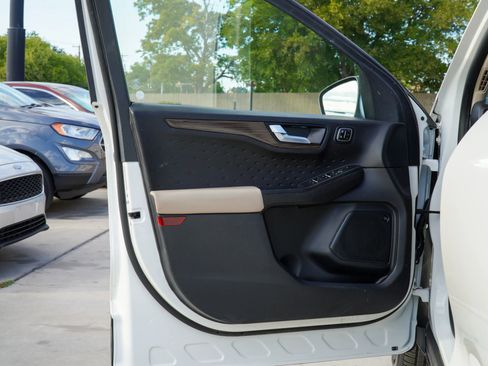 Used 2020 Ford Escape Titanium image 11