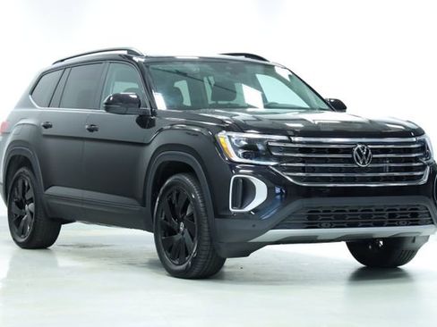 New 2026 Volkswagen Atlas SE FWD image 3