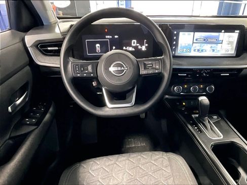 Certified 2025 Nissan Kicks SV AWD/4WD image 17