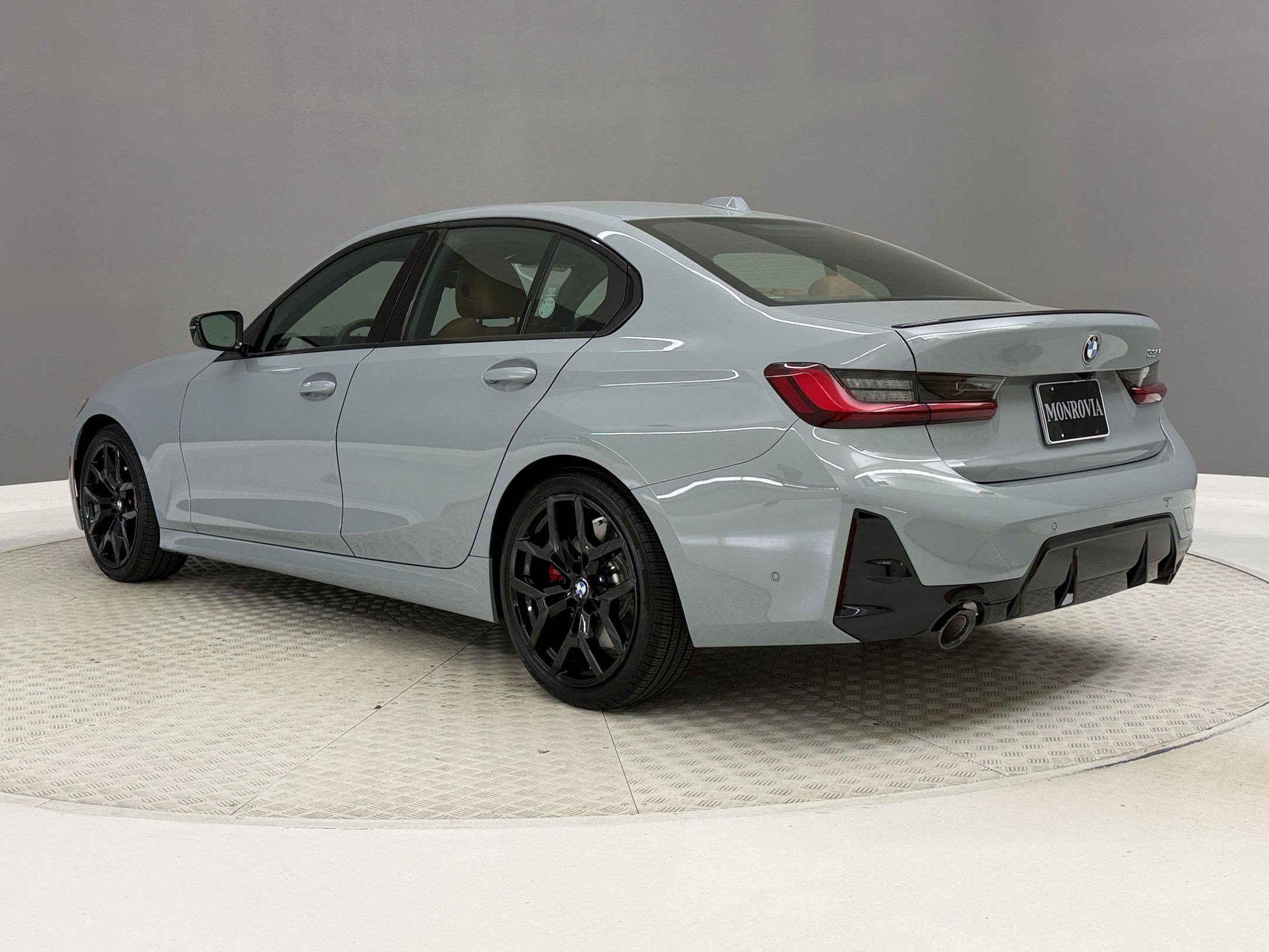 Used 2026 BMW 330i Sedan w/ M Sport Package RWD image 3