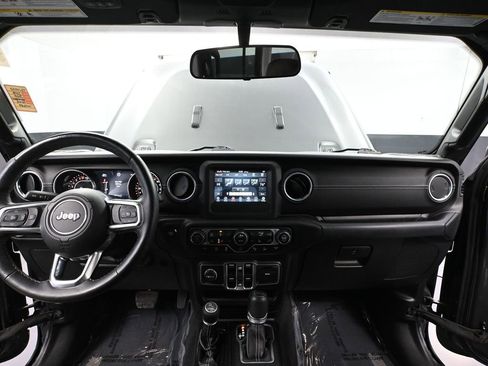 Used 2018 Jeep Wrangler Unlimited Sahara image 26