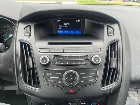 Used 2016 Ford Focus SE w/ SE Power Seat Package FWD image 31
