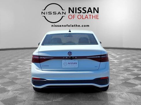 Used 2025 Volkswagen Jetta SE w/ Sunroof Package FWD image 27