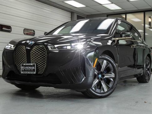 Used 2023 BMW iX xDrive50 w/ Premium Package AWD/4WD image 2