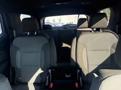 Used 2023 Chevrolet Traverse LT FWD image 23