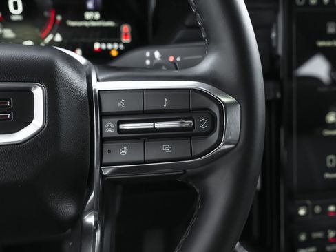 Used 2024 GMC Acadia Elevation image 18