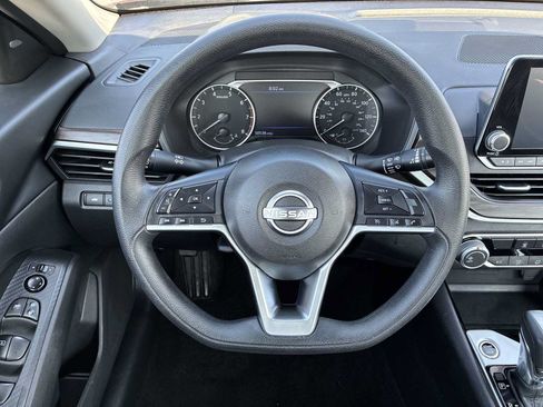 Used 2024 Nissan Altima 2.5 SV FWD image 11