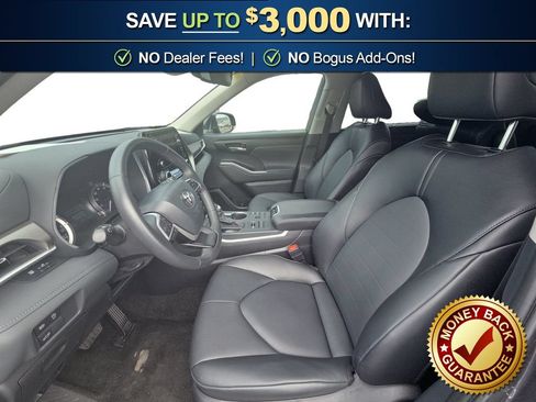 Used 2025 Toyota Highlander XLE AWD/4WD image 14
