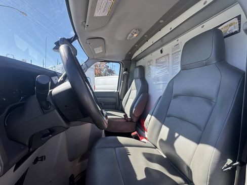 Used 2022 Ford E-350 and Econoline 350 Super Duty image 11