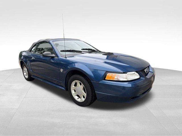 Used 1999 Ford Mustang Convertible RWD image 3